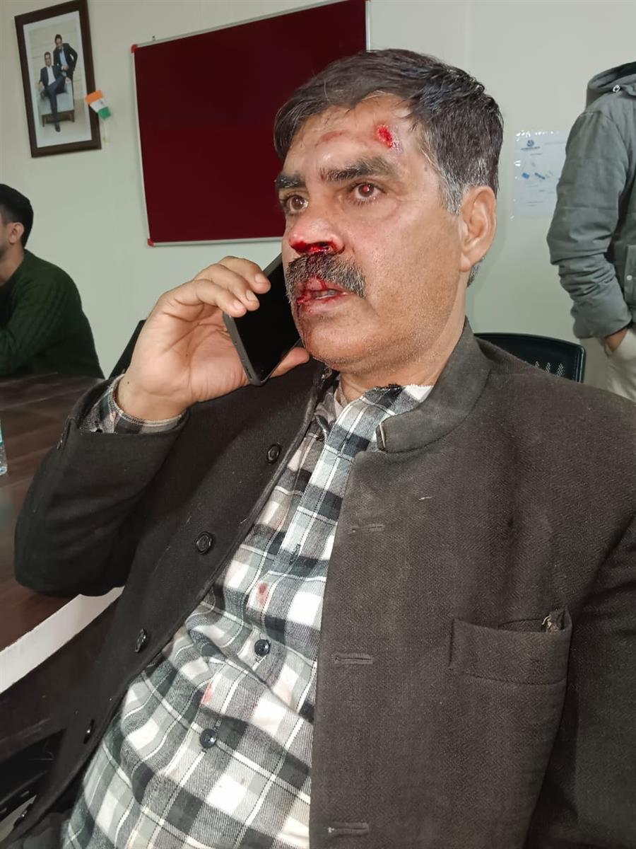 बिलासपुर सदर के पूर्व विधायक बंबर ठाकुर पर तलवारों से हमला